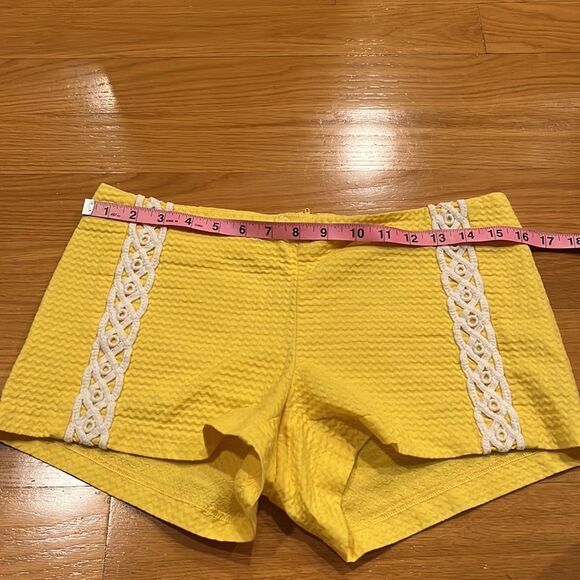 Lilly Pulitzer Lisa short yellow white lace size 4. - Picture 6 of 9